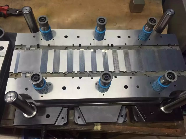 high-precision-progressive-mould-made-by-hsnco